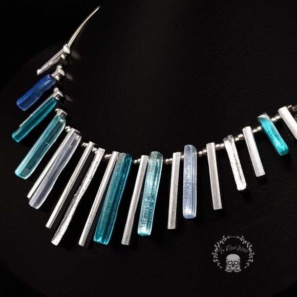 Multi Textured Blue and Silver toned Resin Collar Style Necklace - Picture 3 of 7